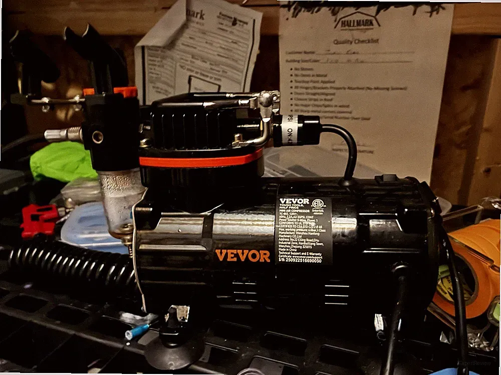 VEVOR Air Compressor 120V Portable Oil-Free 120 PSI Black Orange Gauge Regulator